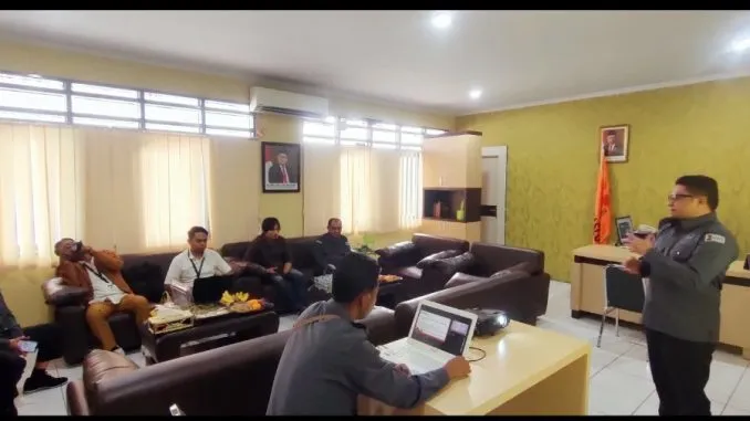 Ketua Bawaslu Provinsi Gorontalo Paparkan Kerja PPID ke KIP Gorontalo