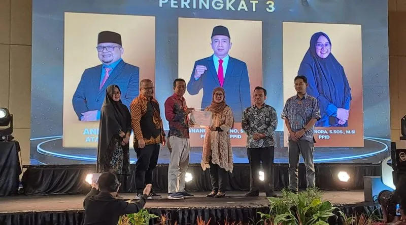 Bawaslu Riau Berhasil Sabet Penghargaan Peringkat 3 Keterbukaan Informasi Publik
