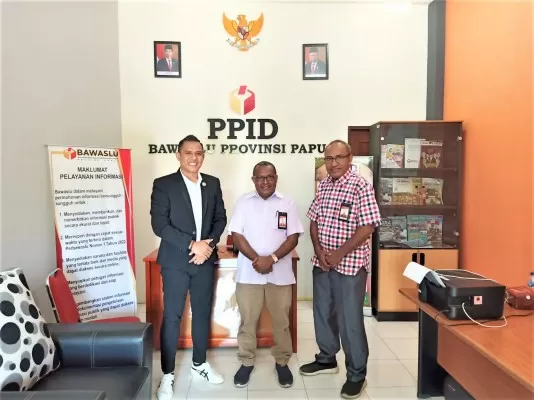 Penilaian Informasi Publik, Bawaslu Provinsi Papua Terima Monev Tim Pemeringkatan Komisi Informasi Provinsi Papua